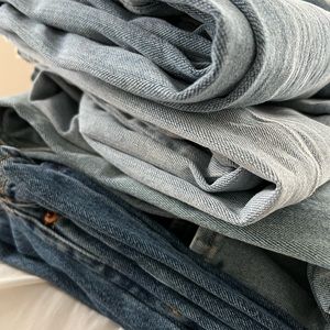 🐳 4 pairs of mens 34 jeans.  Levi’s,  🦅 American Eagle, Nautical & Old Navy 🐳